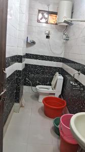 Bathroom Image of 1000 Sq.ft 3 BHK Independent House for rent in Uttam Nagar New Delhi for Rs. 20000