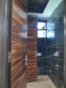 Common Bathroom Image of 1850 Sq.ft 4 BHK Apartment / Flat for sale in JMD Siddhi Vinayak, Sector 73 Noida for Rs. 8500000