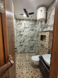 Image of 1800 Sq.ft 3 BHK Builder Floor for sale in Mansarover Garden, New Delhi for Rs. 35000000