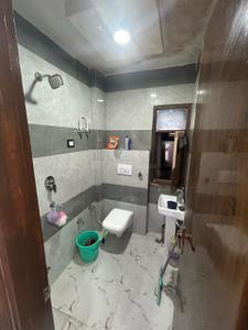 Bathroom Image of 600 Sq.ft 2 BHK Builder Floor for rent in Uttam Nagar New Delhi for Rs. 15000