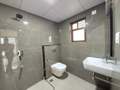 Bathroom Image of 1750 Sq.ft 3.5 BHK Apartment / Flat for rent in Raja Annamalai Puram Chennai for Rs. 100000