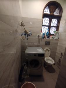 Bathroom Image of 3000 Sq.ft 3 BHK Builder Floor for rent in Hauz Khas New Delhi for Rs. 200000