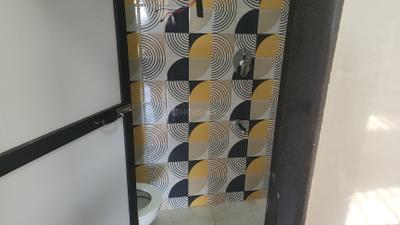 Bathroom Image of 891 Sq.ft 1 BHK Apartment / Flat for rent in Sumer Park, Mazgaon Mumbai for Rs. 65000