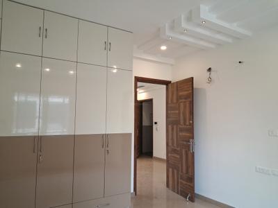 Bedroom Image of 1800 Sq.ft 3 BHK Builder Floor for sale in Paschim Vihar New Delhi for Rs. 40000000