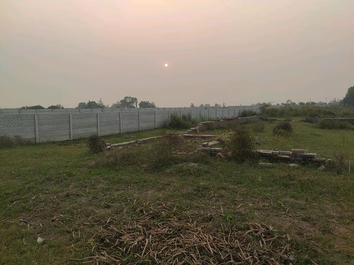 Greenfield highway adani education hub and yamuna expressway Main Image 1