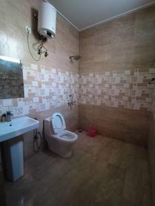 Bathroom Image of 1000 Sq.ft 2 BHK Builder Floor for rent in Sector 46 Gurgaon for Rs. 32000