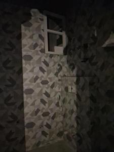 Common Bathroom Image of 1050 Sq.ft 2 BHK Apartment / Flat for sale in Sector 49 Noida for Rs. 5100000