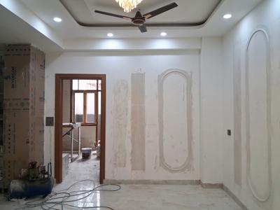 Living Room Image of 890 Sq.ft 2 BHK Apartment / Flat for sale in Avenue 1, Sector 73 Noida for Rs. 3800000