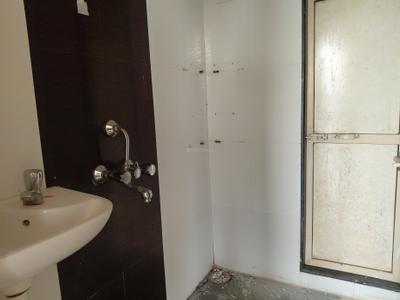 Bathroom Image of 660 Sq.ft 1 BHK Apartment / Flat for rent in Bhagwati Neelkanth Heights, Kalamboli Navi Mumbai for Rs. 16000