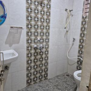 Bathroom Image of 1000 Sq.ft 2 BHK Apartment / Flat for rent in Dhiraan Newyork Meadows, Chandapura Bengaluru for Rs. 16256