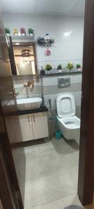 Bathroom Image of 855 Sq.ft 3 BHK Apartment / Flat for sale in Signature Global Golf Green, Sector 79 Gurgaon for Rs. 9500000