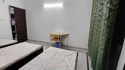 Bedroom Image of Friends pg in Sector 71, Noida