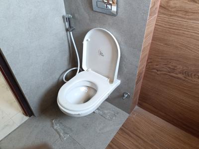 Bathroom Image of 613 Sq.ft 1 RK Apartment / Flat for rent in Purvanchal Royal City Phase 2, Chi V Greater Noida for Rs. 28000