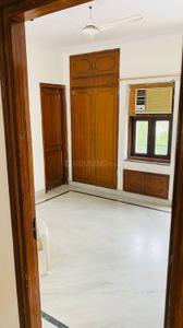 Bedroom Image of 1800 Sq.ft 2 BHK Builder Floor for rent in Green Park New Delhi for Rs. 70000