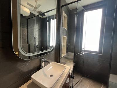Bathroom Image of 2400 Sq.ft 4 BHK Builder Floor for sale in Defence Colony New Delhi for Rs. 125000000