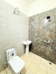 Bathroom Image of 900 Sq.ft 2 BHK Apartment / Flat for sale in Qila Mohalla Ludhiana for Rs. 4890000