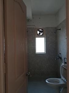 Common Bathroom Image of 1069 Sq.ft 2.5 BHK Apartment / Flat for sale in Paras Tierea, Sector 137 Noida for Rs. 9000000