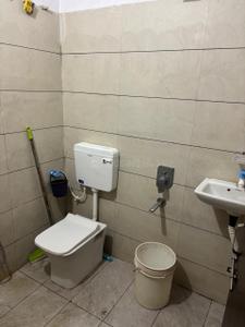 Bathroom Image of 450 Sq.ft 1 BHK Apartment / Flat for rent in Sukhliya Indore for Rs. 9000