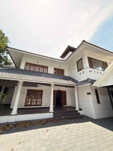 Image of 4000 Sq.ft 4 BHK Independent House for sale in Vyttila, Kochi for Rs. 40000000