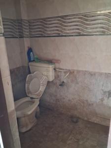 Bathroom Image of 800 Sq.ft 1 BHK Studio for rent in Shahdara New Delhi for Rs. 15000