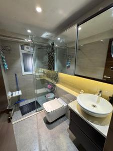 Bathroom Image of 1643 Sq.ft 3 BHK Apartment / Flat for sale in Shree Mahavir Silverlight CHSL, Juhu Mumbai for Rs. 97500000