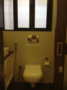 Bathroom Image of 650 Sq.ft 1 BHK Apartment / Flat for rent in Colaba Mumbai for Rs. 90000
