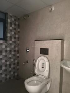 Common Bathroom Image of 969 Sq.ft 2.5 BHK Apartment / Flat for rent in Shapoorji Pallonji Vanaha, Bavdhan Pune for Rs. 25000