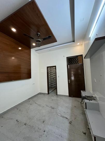 Poorvi Pitampura, Pitampura Bedroom 1