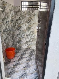 Bathroom Image of 1000 Sq.ft 2 BHK Apartment / Flat for rent in Husainganj Lucknow for Rs. 16000