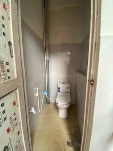 Bathroom Image of 720 Sq.ft 2 BHK Builder Floor for rent in Sector 49 Noida for Rs. 16000