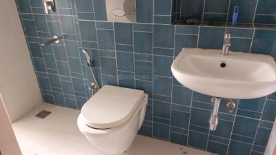 Bathroom Image of 915 Sq.ft 1 BHK Apartment / Flat for rent in Lodha Amara, Kolshet Thane for Rs. 45000
