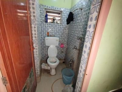 Bathroom Image of 300 Sq.ft 1 RK Apartment / Flat for rent in Airport Gate no. 1 Kolkata for Rs. 6500