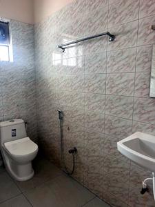 Bathroom Image of 2000 Sq.ft 3 BHK Apartment / Flat for rent in Nanthancodu Thiruvananthapuram for Rs. 30000