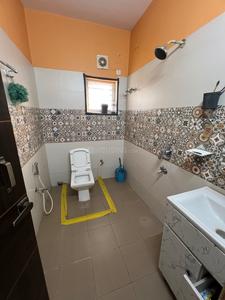 Bathroom Image of 1420 Sq.ft 3 BHK Apartment / Flat for rent in Rajarhat Complex, Rajarhat Kolkata for Rs. 17000