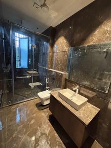 Bathroom Image of 1800 Sq.ft 3 BHK Builder Floor for rent in Swaraj Homes RWA Hauz Khas Block C 1, Safdarjung Development Area New Delhi for Rs. 200000