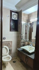 Bathroom Image of 1350 Sq.ft 3 BHK Builder Floor for rent in Safdarjung Enclave New Delhi for Rs. 71000