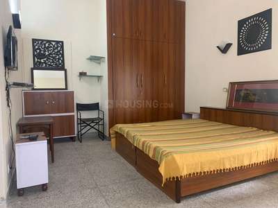 Bedroom Image of 1800 Sq.ft 1.5 BHK Builder Floor for rent in Safdarjung Development Area New Delhi for Rs. 50000