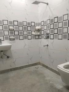 Common Bathroom Image of 750 Sq.ft 2 BHK Builder Floor for rent in Shalimar Bagh New Delhi for Rs. 28000