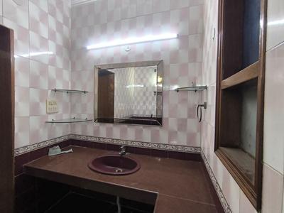 Bathroom Image of 4400 Sq.ft 3.5 BHK Builder Floor for rent in Sector 14 Faridabad for Rs. 45000