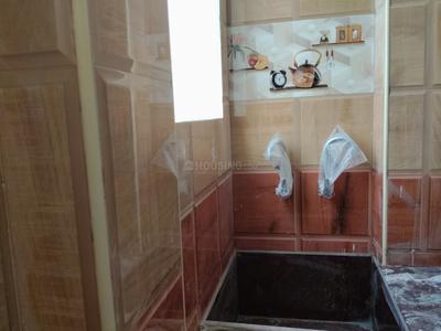 Bathroom Image of 650 Sq.ft 1 BHK Apartment / Flat for rent in First Agraharam Salem for Rs. 7500