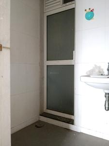 Common Bathroom Image of 750 Sq.ft 2 BHK Apartment / Flat for sale in Mulund West Mumbai for Rs. 16000000