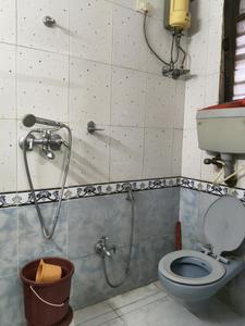 Maker Tower Common Bathroom 4