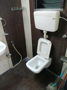 Common Bathroom Image of 900 Sq.ft 2 BHK Apartment / Flat for sale in Satnam Apartments, Cuffe Parade Mumbai for Rs. 50000000
