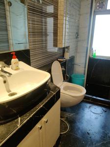 Common Bathroom Image of 1850 Sq.ft 3 BHK Apartment / Flat for sale in K Raheja Vistas, Powai Mumbai for Rs. 48500000