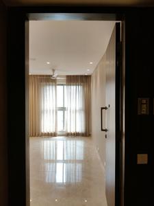 Main Entrance Image of 650 Sq.ft 1 BHK Apartment / Flat for sale in Hiranandani Regent Hill A B C D And E Wing, Powai Mumbai for Rs. 18900000