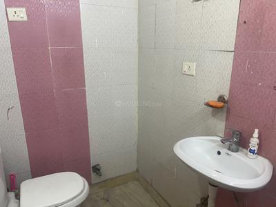 Bathroom Image of 1500 Sq.ft 3 BHK Builder Floor for rent in Rajouri Garden New Delhi for Rs. 50000