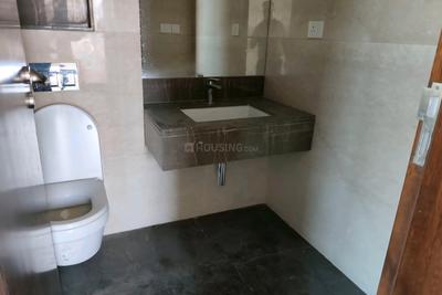 Bathroom Image of 1800 Sq.ft 3 BHK Apartment / Flat for rent in Lokhandwala Minerva, Worli Mumbai for Rs. 375000