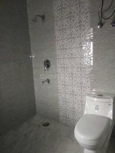 Bathroom Image of 421 Sq.ft 1 BHK Builder Floor for rent in Old Double Storey, Lajpat Nagar New Delhi for Rs. 25000