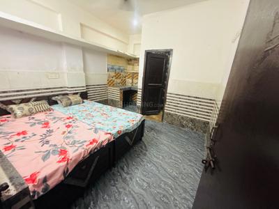 Bedroom Image of 1500 Sq.ft 1 RK Apartment / Flat for rent in Sector 63 Noida for Rs. 12000
