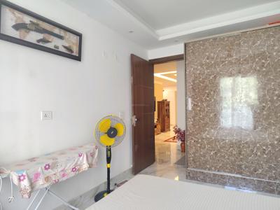Bedroom Image of 1500 Sq.ft 3 BHK Builder Floor for rent in Freedom Fighters Enclave New Delhi for Rs. 53000